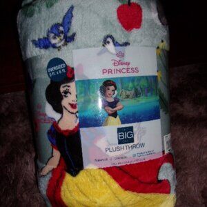 The Big One Disney’s Snow White Critters Super Soft Printed Plush Throw New